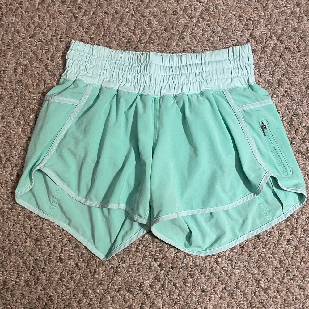 Lulu Lemon Tracker Low-Rise Lined Short